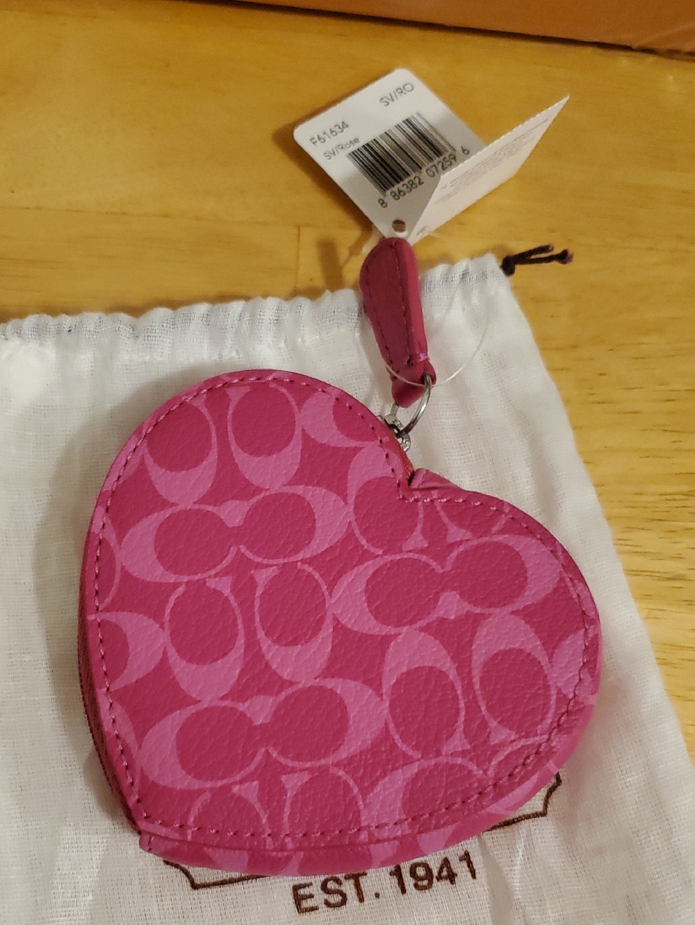 New Coach Rose Pink Signature Heart Shaped Coin Holder & Dustbag Style# F61634 - Picture 2 of 4